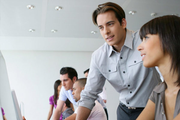 Travail étudiant en groupe